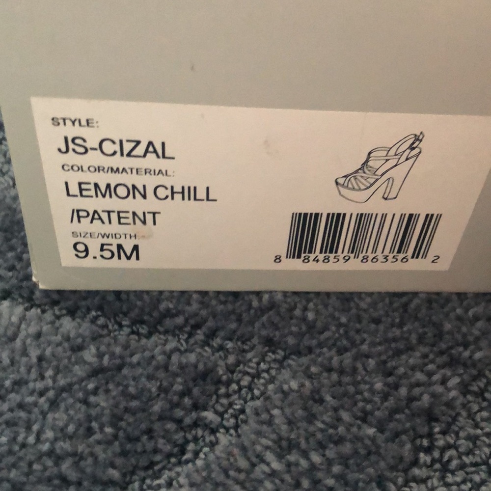 Jessica Simpson platform - Picture 3 of 3